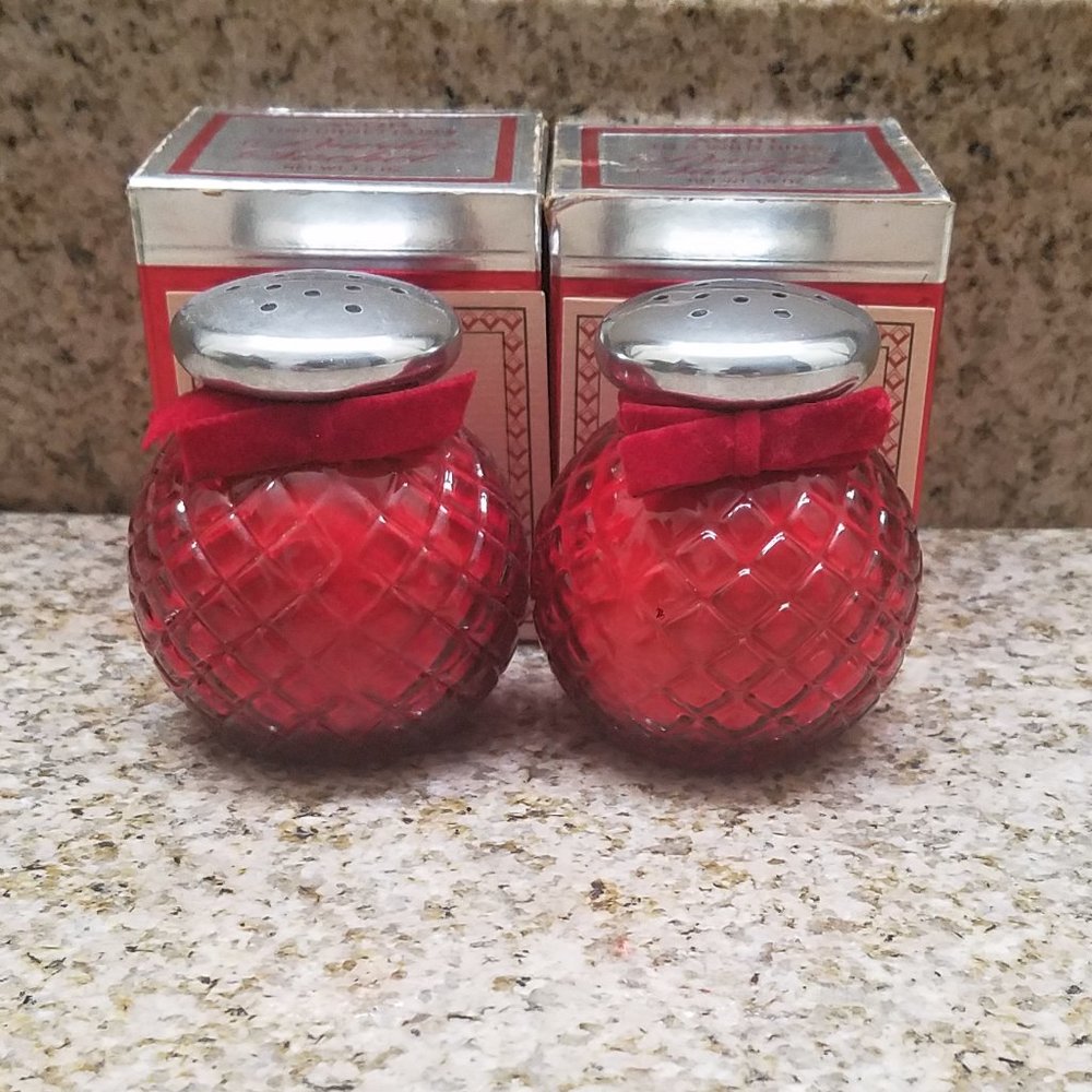 Avon Red Glass "Unforgettable" & "To A Wild Rose" Full Powder Sachets